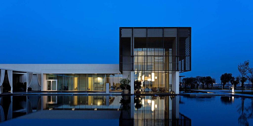 main-facade-overview_evening-1_1
